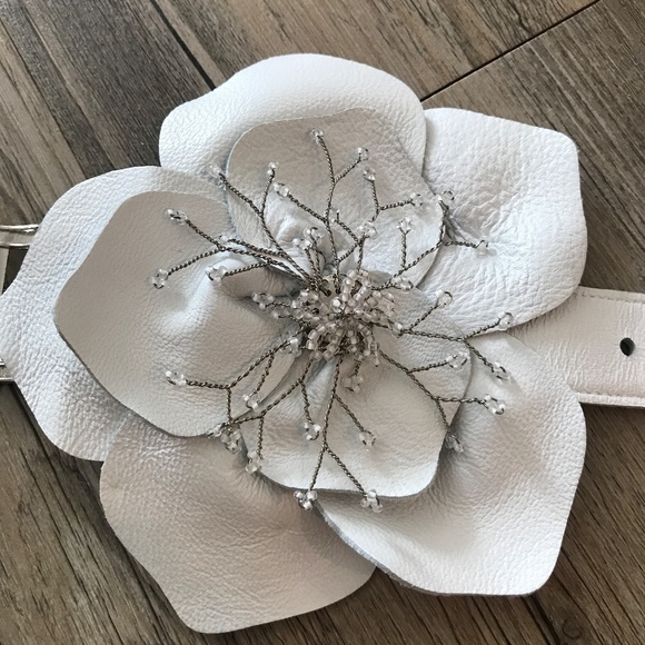 Ted Rossi White Leather Flower Beaded Cuff Bracelet - Picture 4 of 8